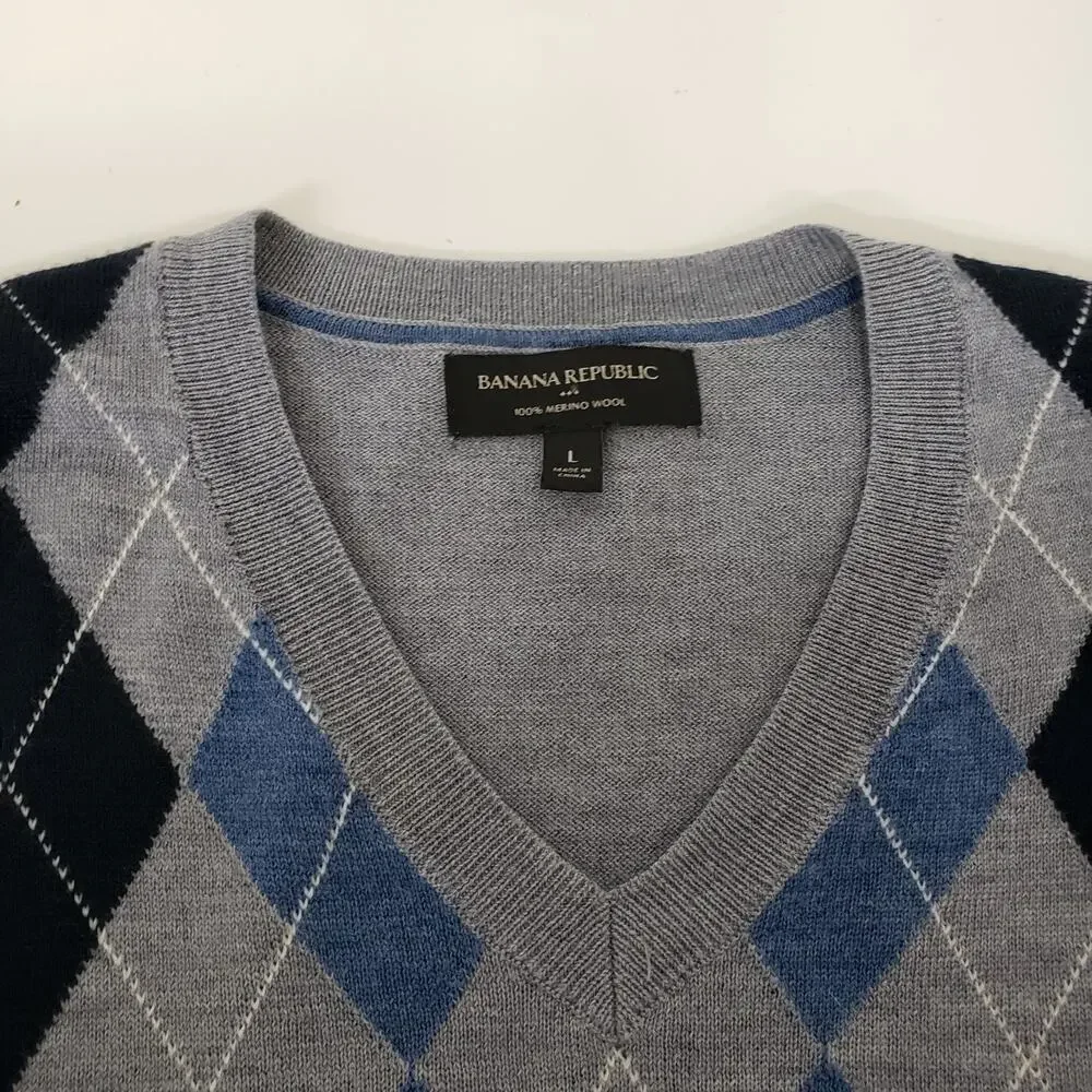 Banana Republic 100% Merino Wool Sweater Men L Argyle Diamond V Neck Gray Blue